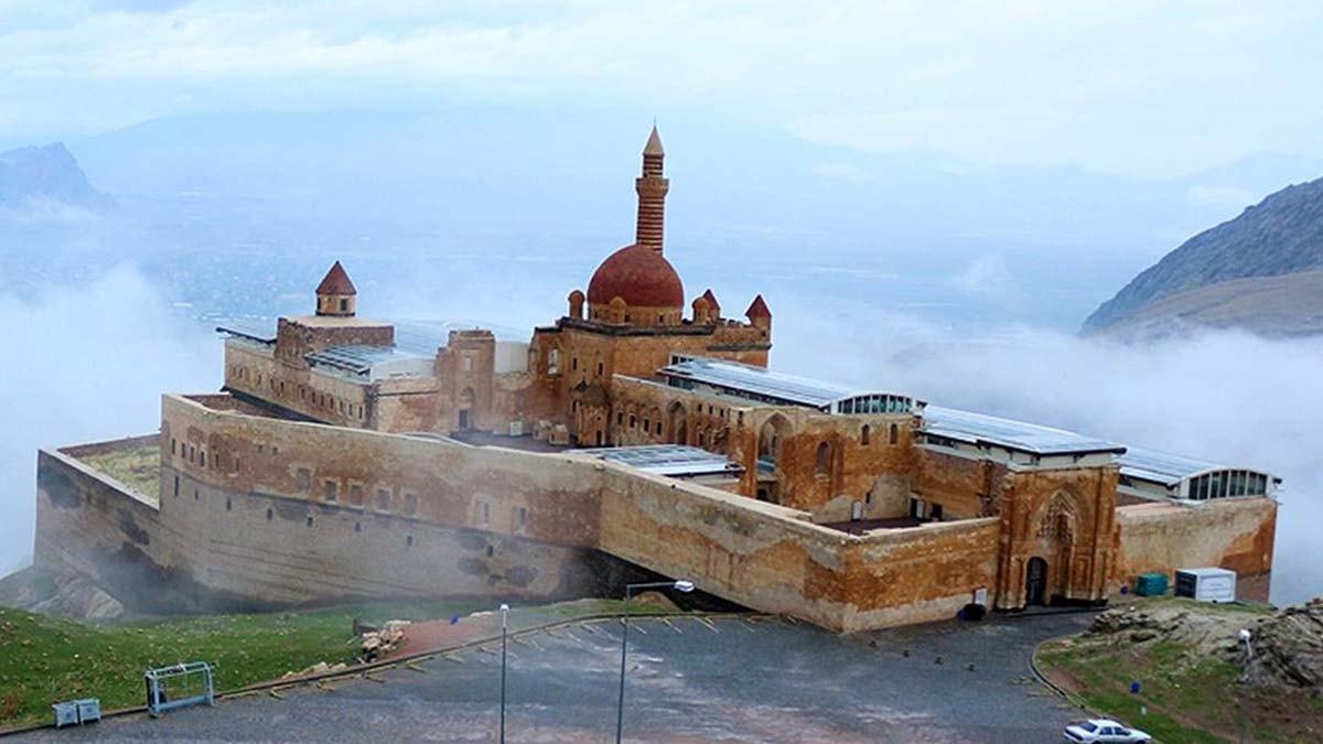 Turistlerin yeni gözdesi: Ağrı Dağı ve Doğubayazıt