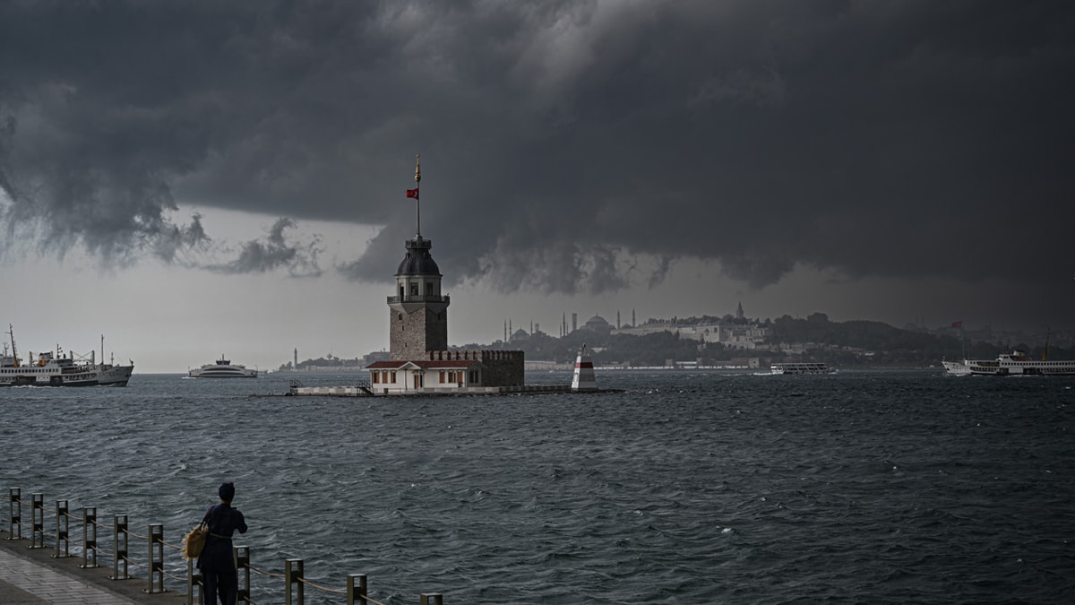 Meteoroloji'den İstanbul dahil birçok kent için kuvvetli yağış uyarısı