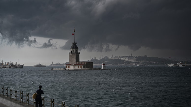 Meteoroloji'den İstanbul dahil birçok kent için kuvvetli yağış uyarısı