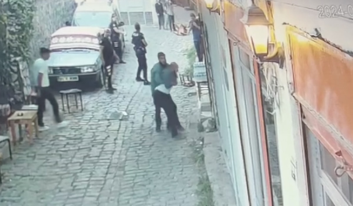 Diyarbakır'da kafeye 'Kıyafeti açık kadınlar geliyor' saldırısı