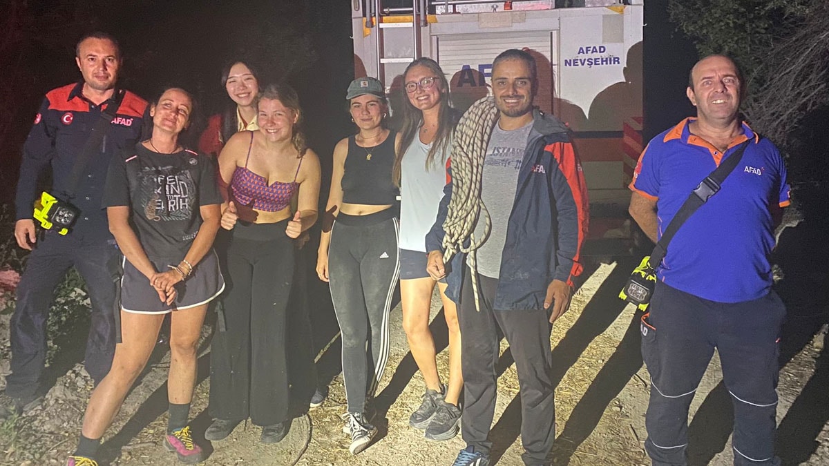 Kapadokya'da vadide kayboldular: Mahsur kalan 5 turist kurtarıldı