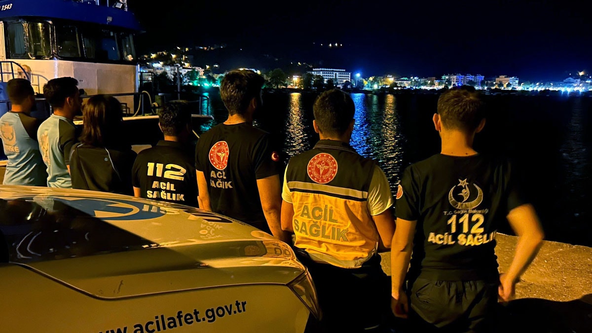 Kastamonu'da tekne battı: 3 kişiyi arama çalışmaları sürüyor