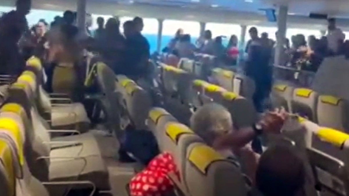 Feribotta silahlı kavga paniği: 14 kişi gözaltında