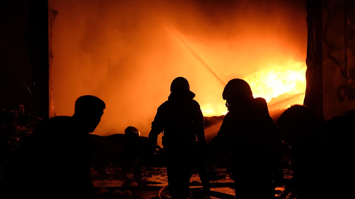 Geri dönüşüm tesisindeki yangın sonrası art arda patlamalar