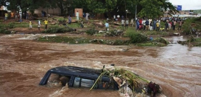 Şiddetli yağış sonrası "ulusal afet" ilan edildi