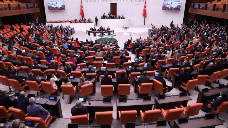 Milyonlarca çalışan ve öğrenciye kötü haber! AKP ve MHP oylarıyla reddedildi