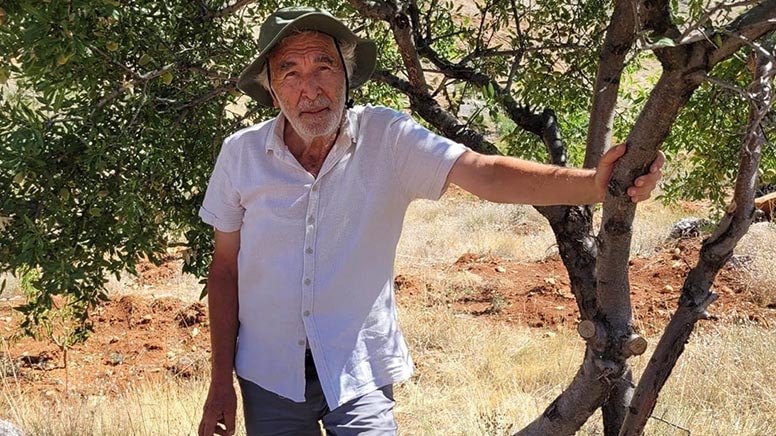 Mustafa öğretmen alkışı hak ediyor