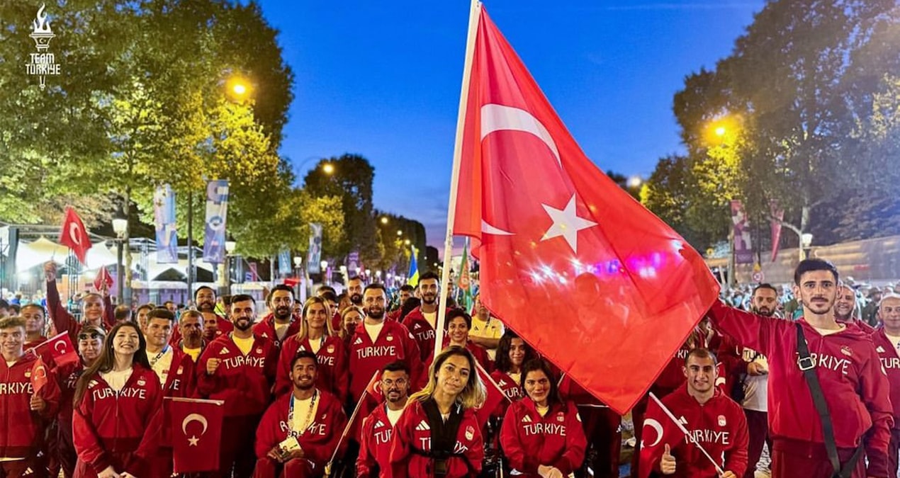 Paris'te görkemli Paralimpik Oyunları açılışı: İlk kez stadyum dışında