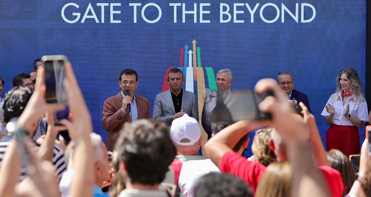 Paris'te Özel, İmamoğlu ve Yavaş coşkusu