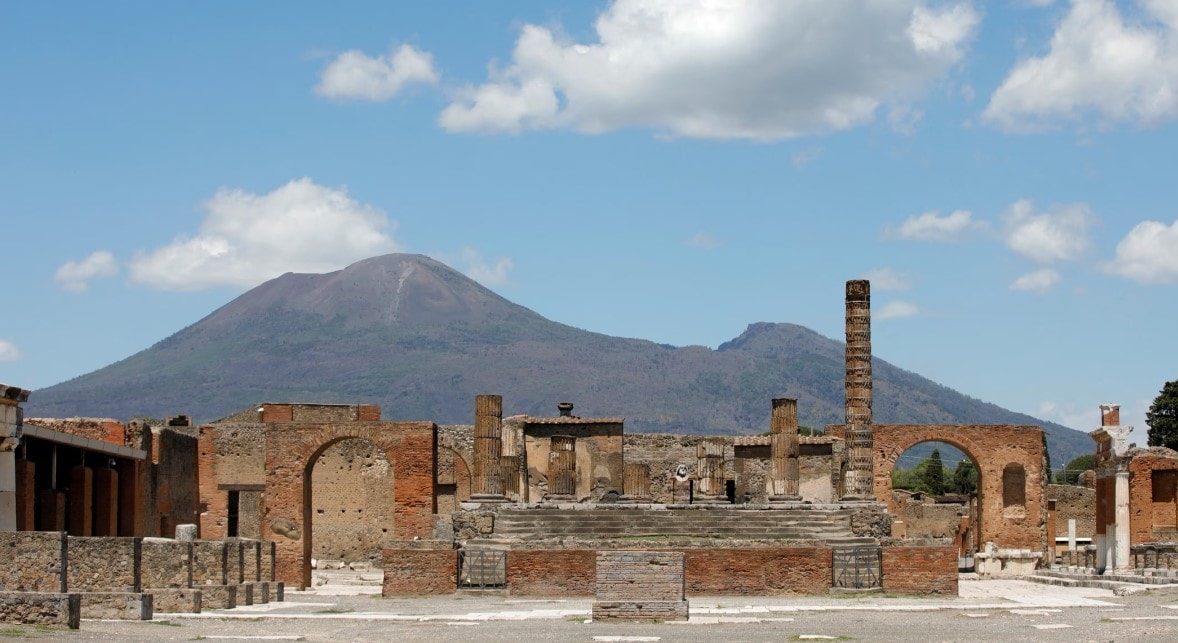 Antik kentin duvarına yazı yazdı, 60 bin Euro ceza aldı