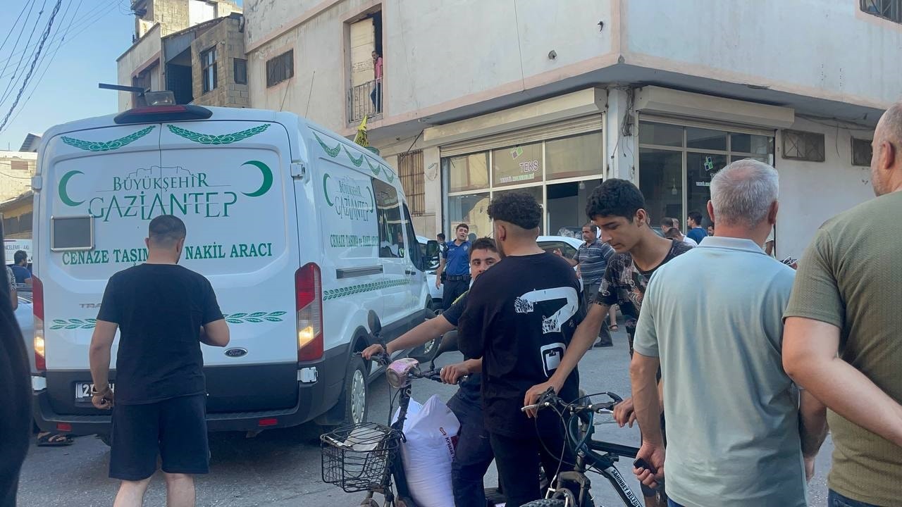 Fabrikada feci ölüm! Pres makinesine sıkıştı...