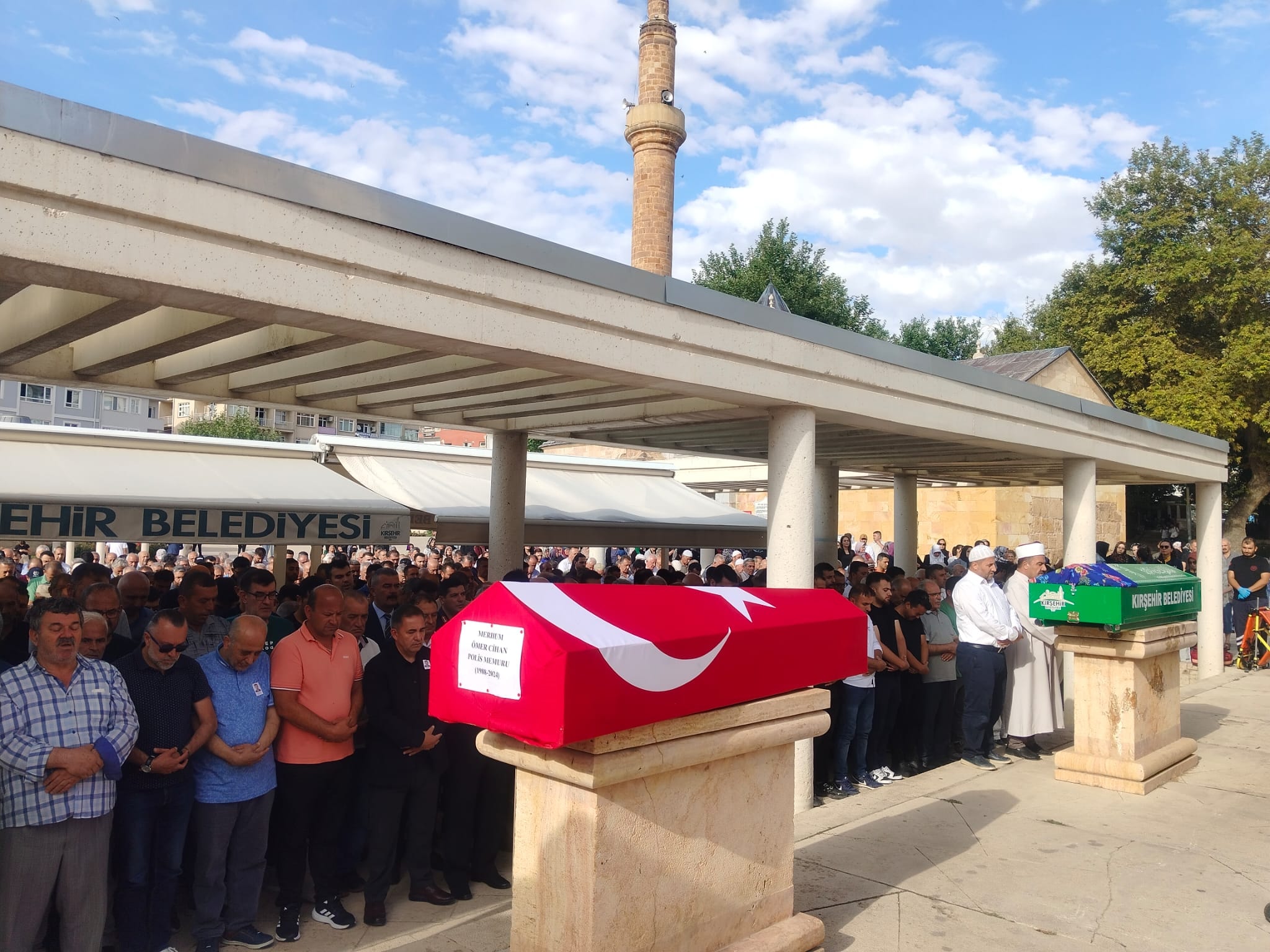 Kazada hayatını kaybeden polis memuru ve ailesi toprağa verildi