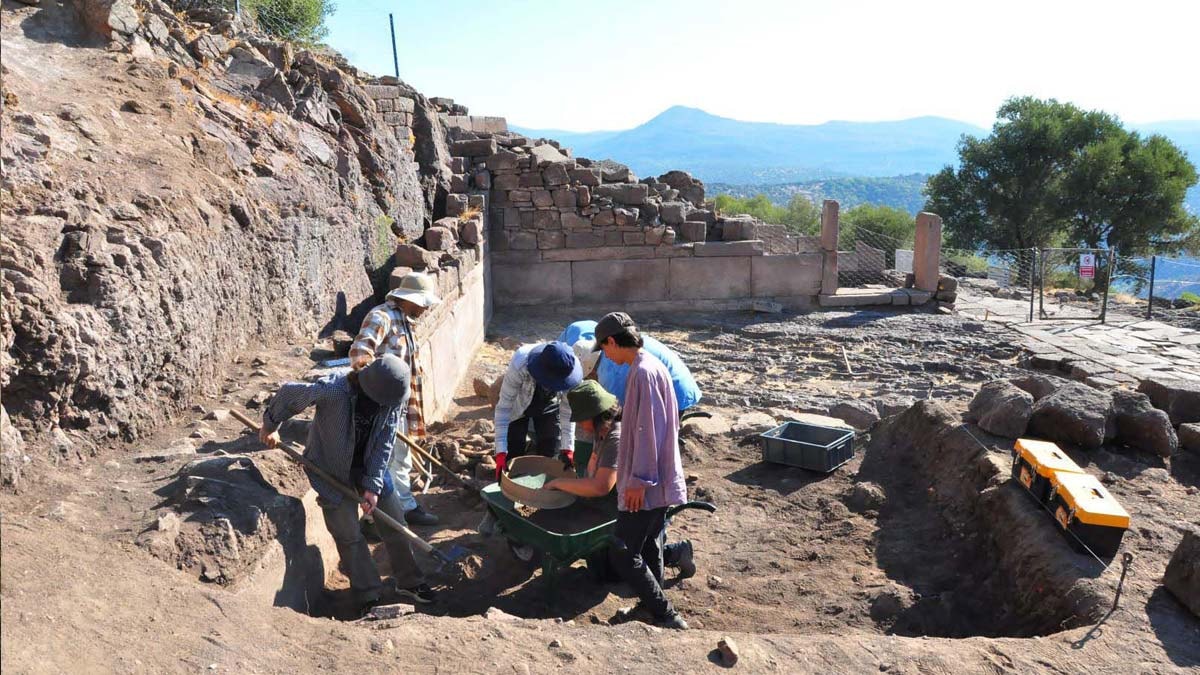2 bin 700 yıllık antik kentin tarihine ışık tutan gönüllüler