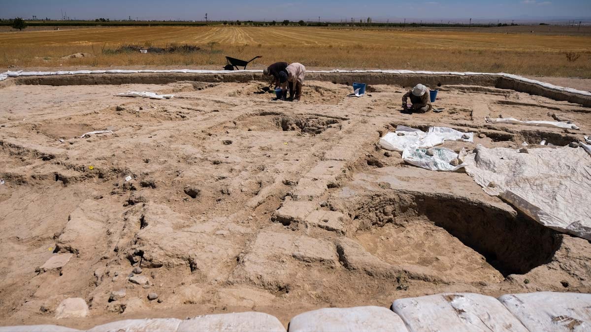 Canhasan Höyükleri'nin Çatalhöyük'ten 750 yıl daha eski olduğu ortaya çıktı