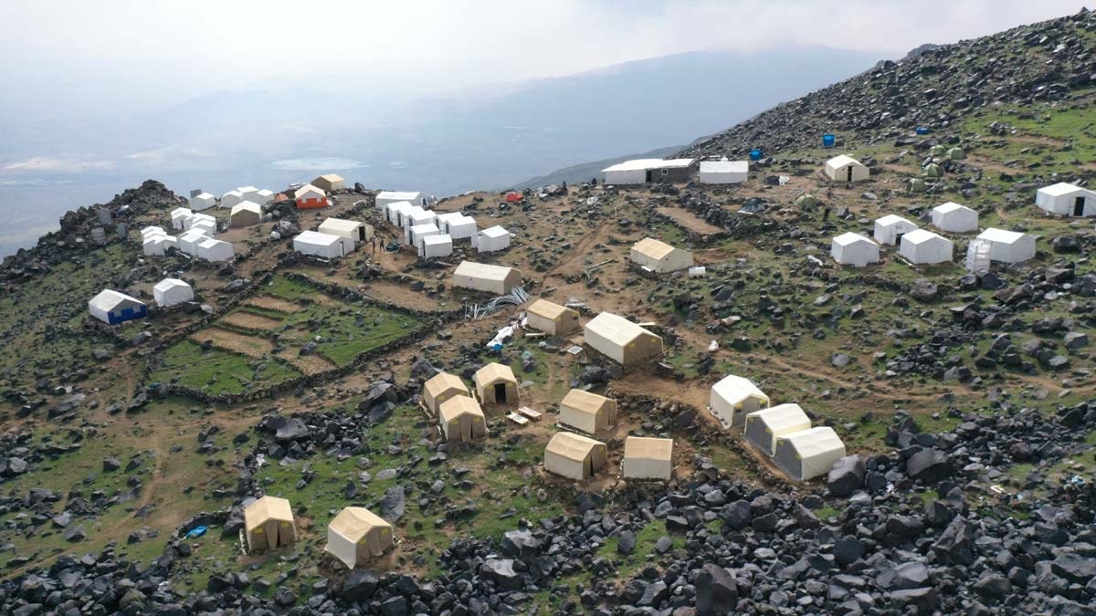 Ağrı Dağı'nda unutulmaz manzara: Buzulların ardından gün doğumu