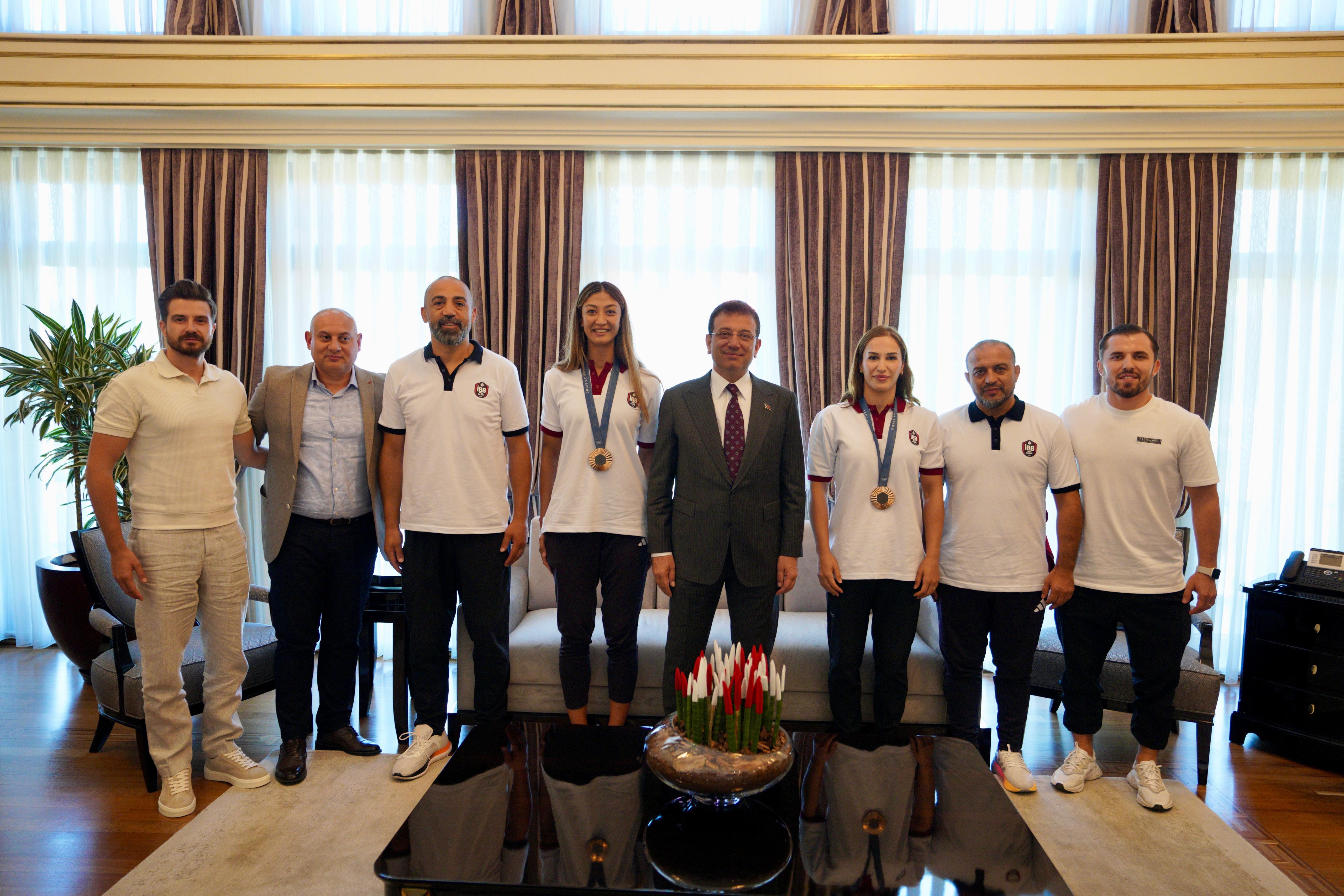 İBB sporcuları, Ekrem İmamoğlu ile buluştu