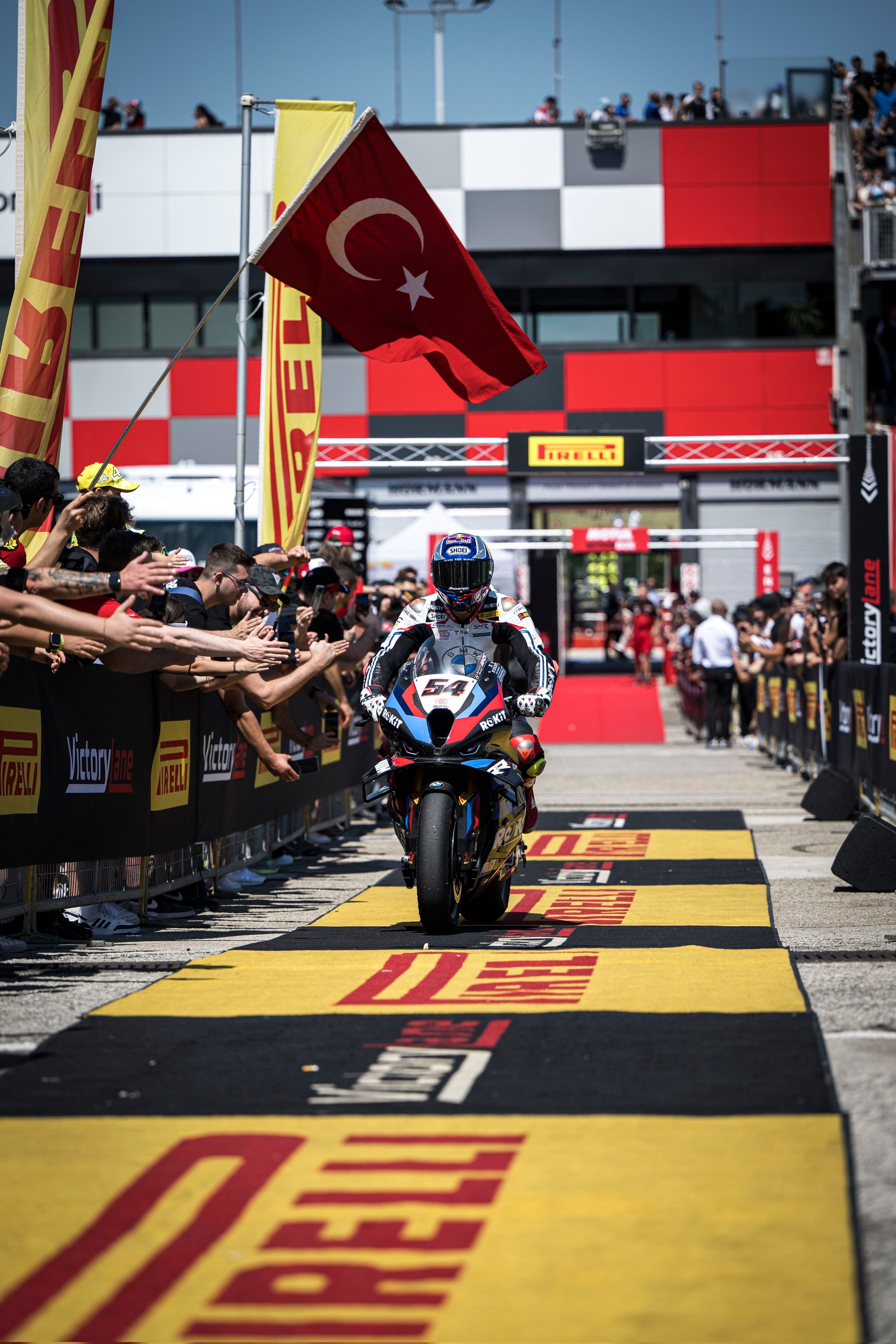 Toprak Razgatlıoğlu, Superbike şampiyona rekorunu geliştirdi