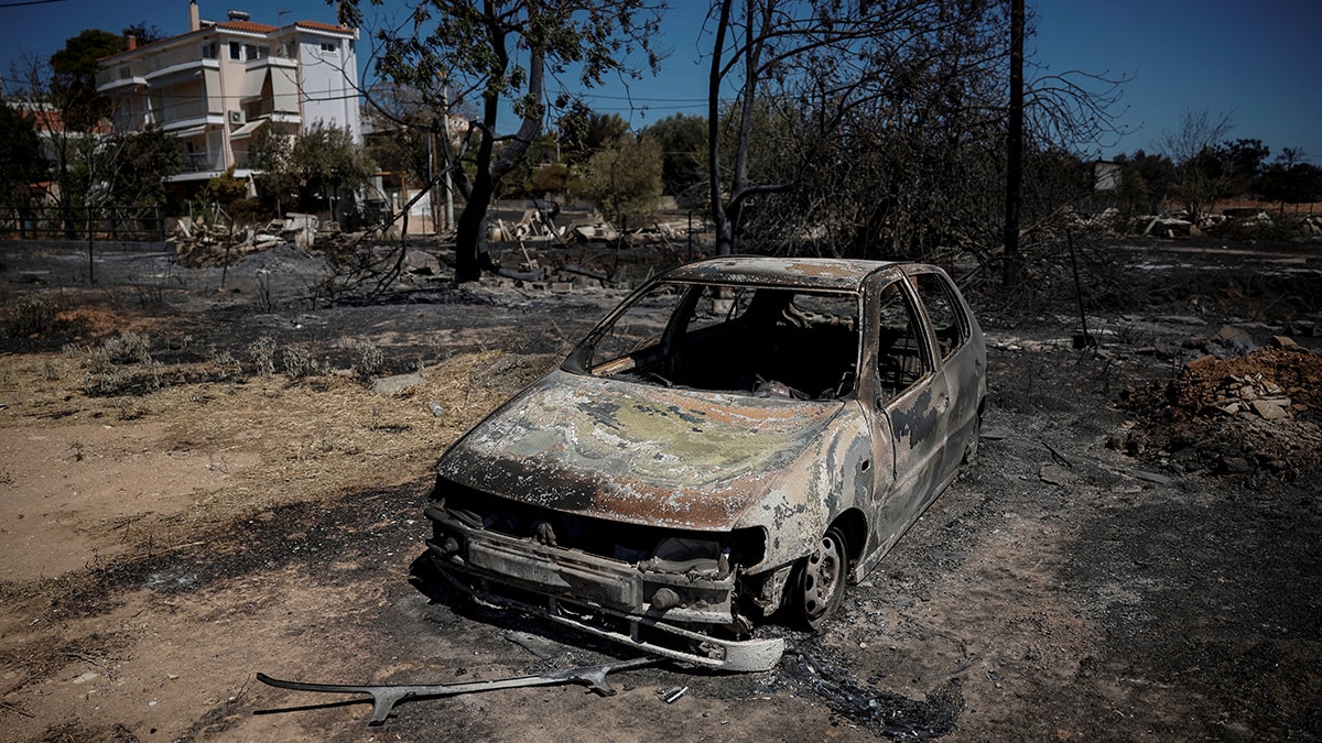 Komşuda yangın tepkisi: Başbakanın istifası istendi