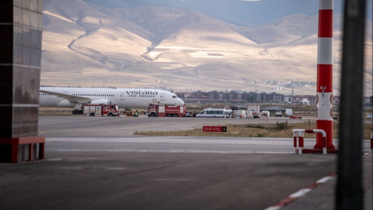 Uçakta aramayı tuvalete bırakılan not başlattı