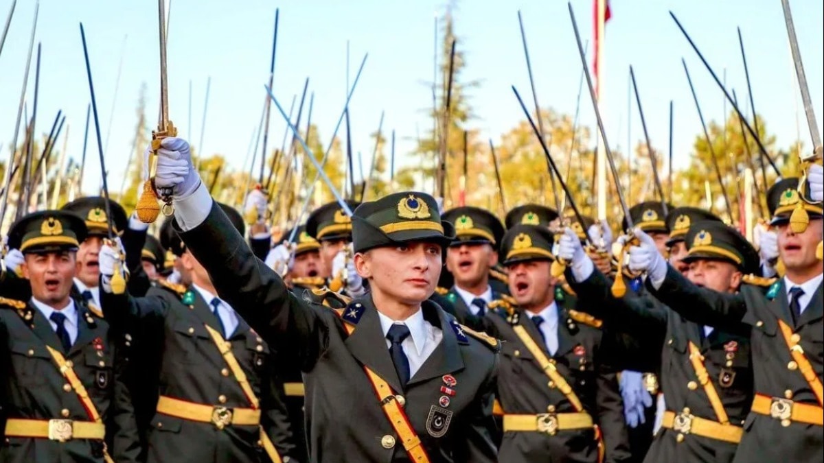 AKP'den "teğmen" ve "kılıç" açıklaması