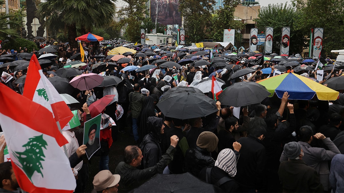 Tahran’da binler sokaklara döküldü