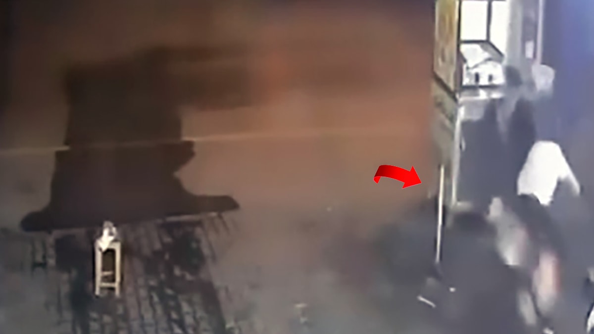 Seyyar dönerciye sokak ortasında infaz