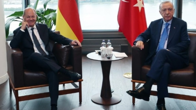 Almanya Başbakanı'ndan Erdoğan'ın canını sıkan yanıt