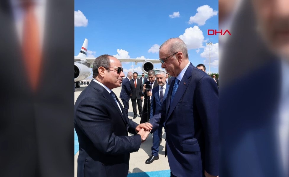 Erdoğan Sisi'yi karşılamak için havalimanına gitti