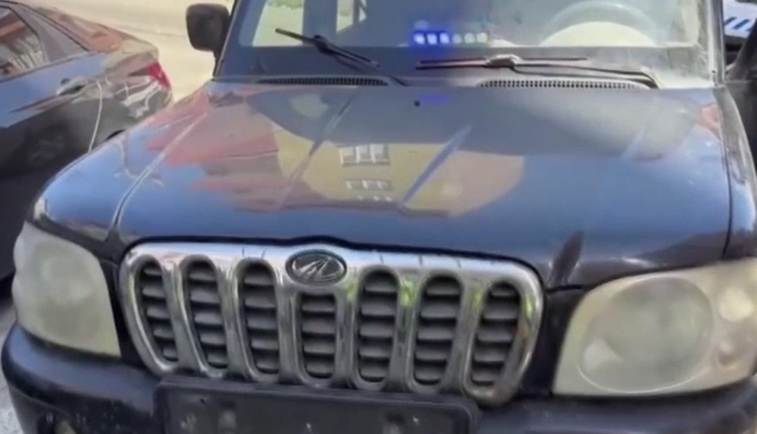 Hem ehliyetsiz, hem çakarlı... Çocuk şoför yakalandı