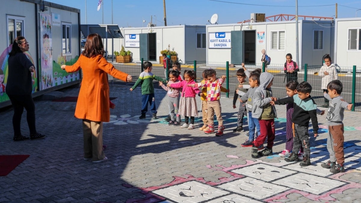Altın varağa bütçe var, öğretmene yok