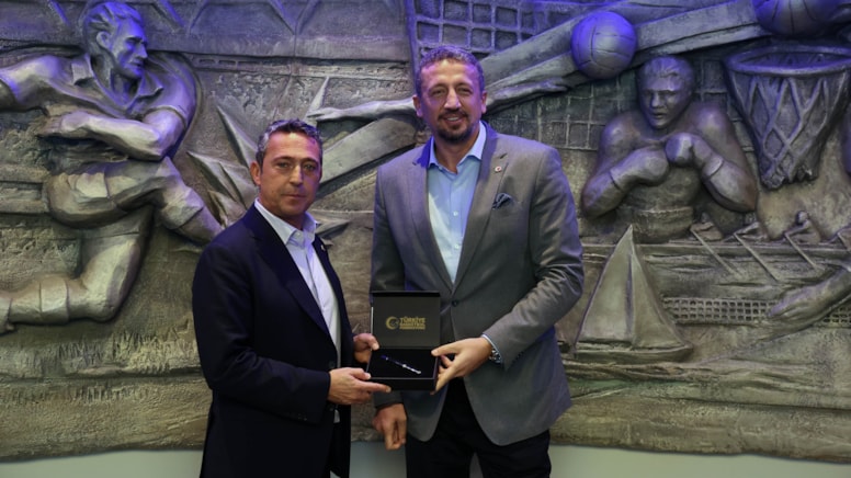 Hidayet Türkoğlu'ndan Fenerbahçe'ye ziyaret