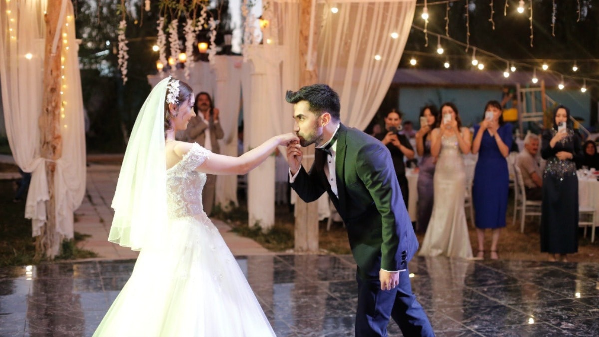 Eşi şehit olan polis memurundan duygusal veda