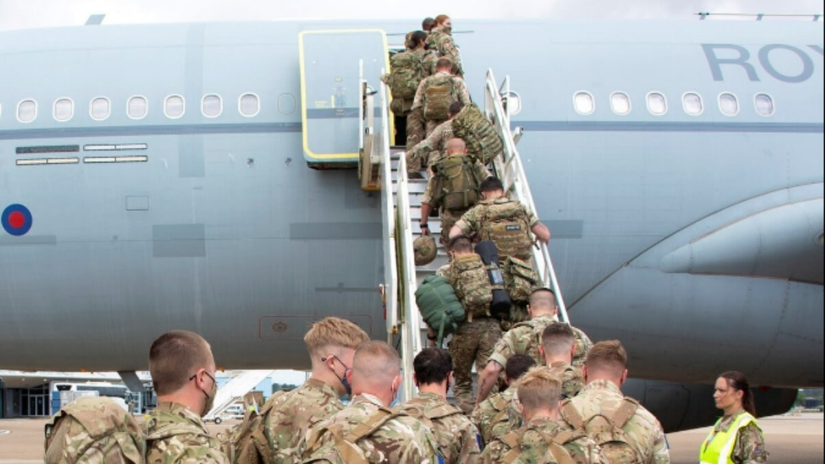 Savaşa hazırlık: İngiltere, Güney Kıbrıs'a 700 asker gönderdi