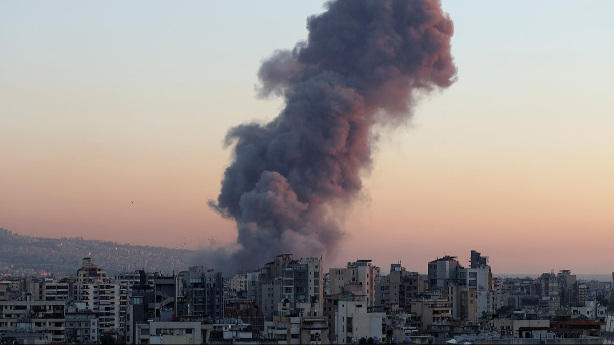 İsrail'den itiraf: Lübnan'daki sivil binalar da vurulmuş