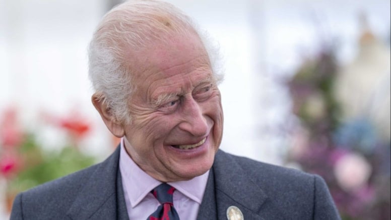 Ölüm döşeğinde olduğu iddia ediliyordu… Kral Charles bar açtı… Bir kokteylin fiyatı ise…