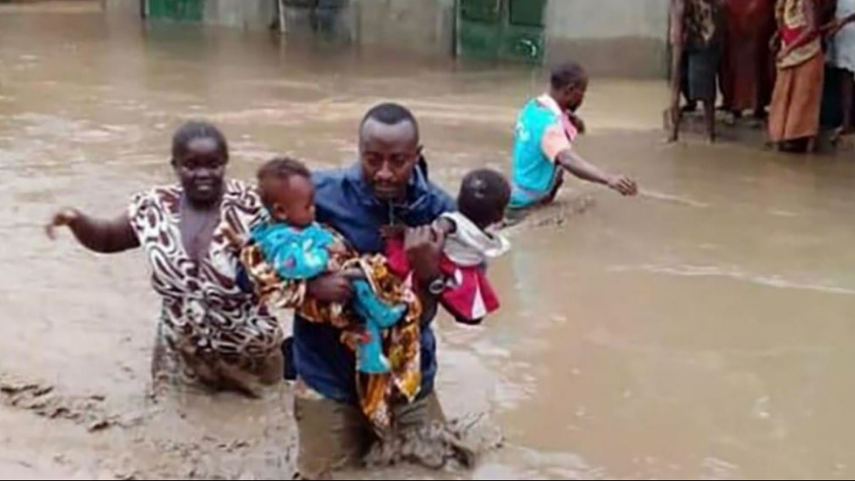 Sel felaketi 1 milyon kişiyi yerinden etti