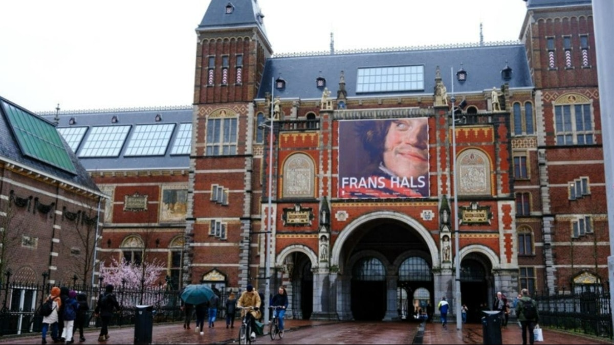 İklim aktivistlerinden zincirli protesto