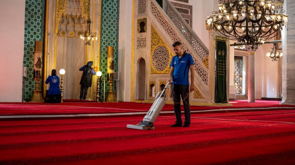 İBB’den tarihi camilere temizlik hizmeti