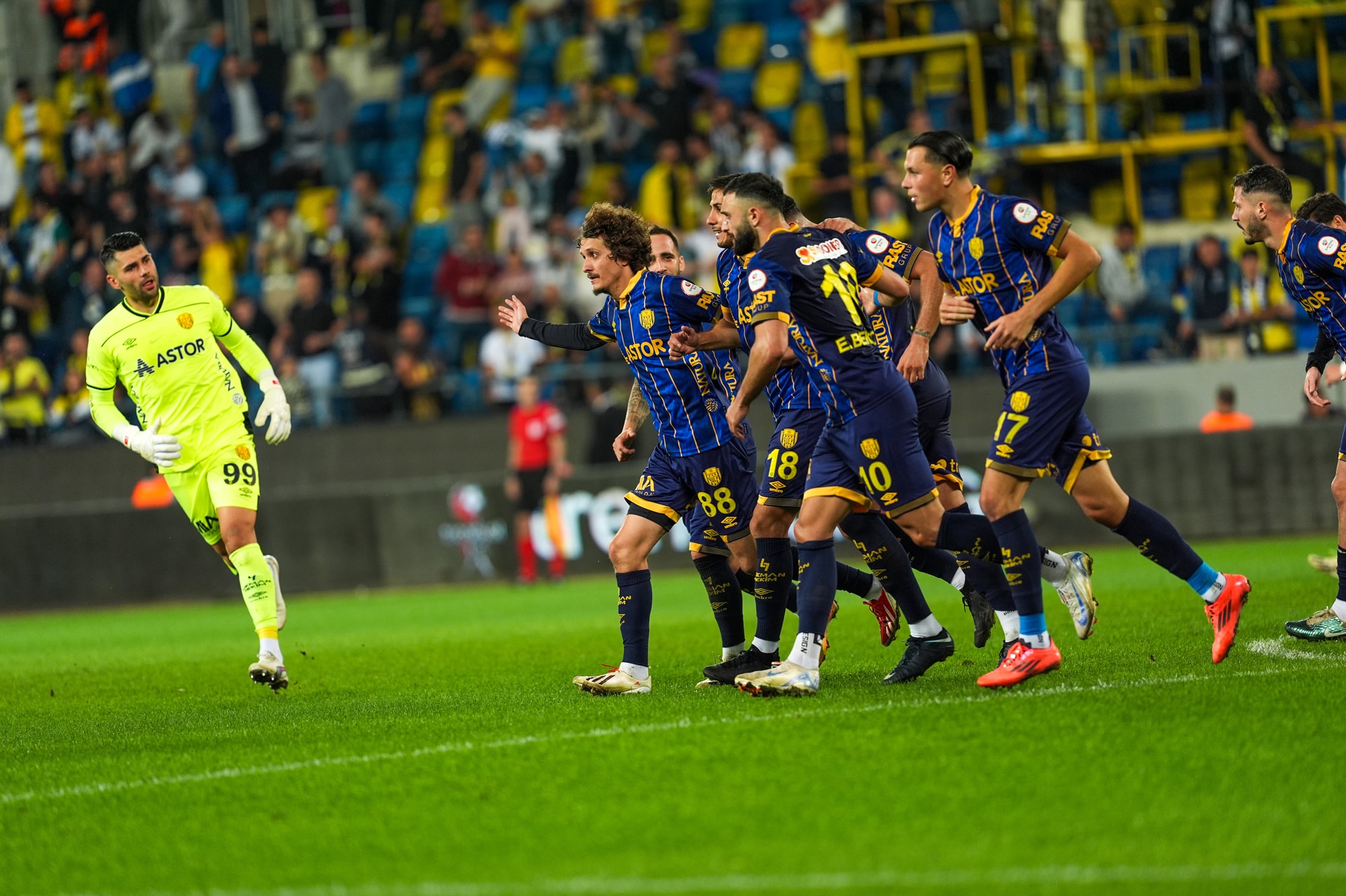 Ankaragücü konuk ettiği Sakaryaspor'u mağlup etti
