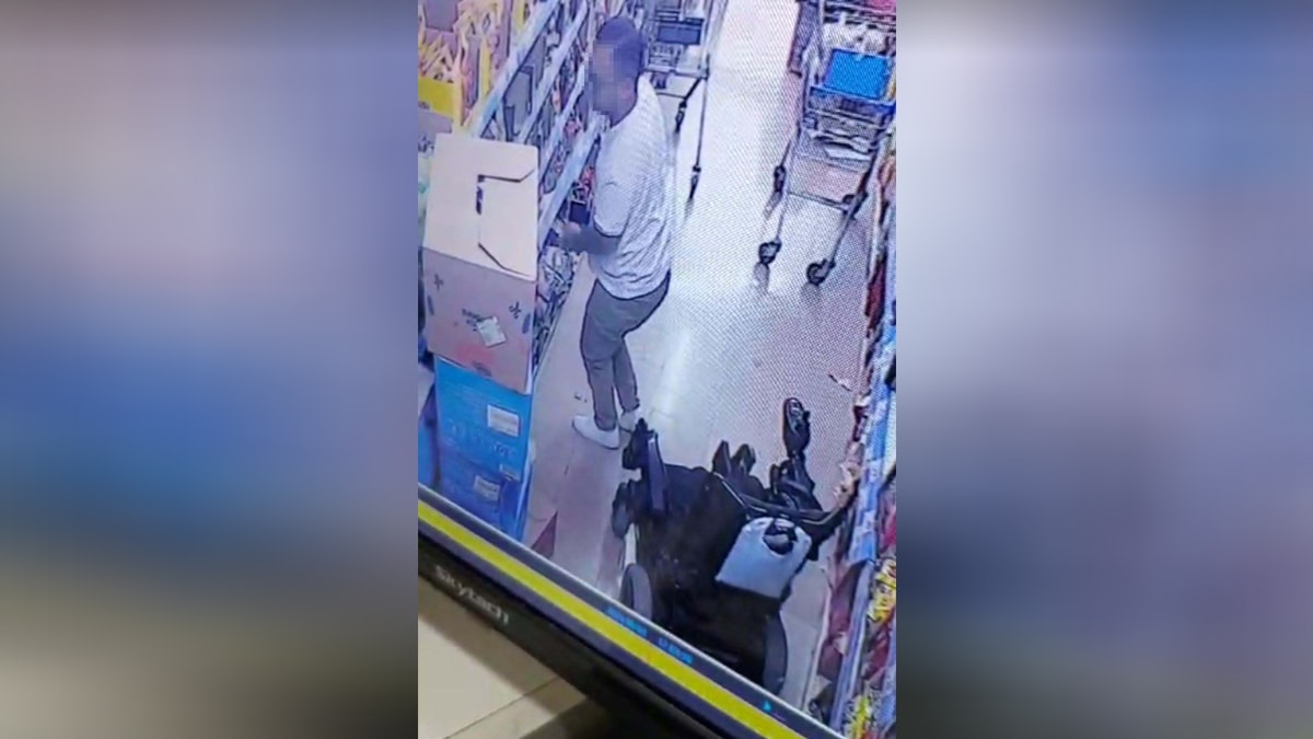 Akülü sandalye ile geldiği markette hırsızlık yaptı