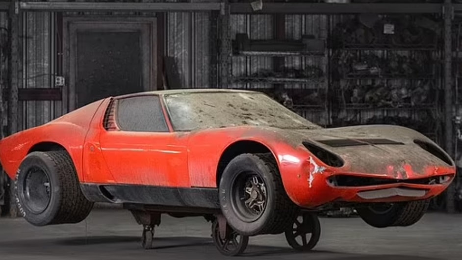 Kayıp  Ferrari ve Porsche'ler hurdalıktan çıktı