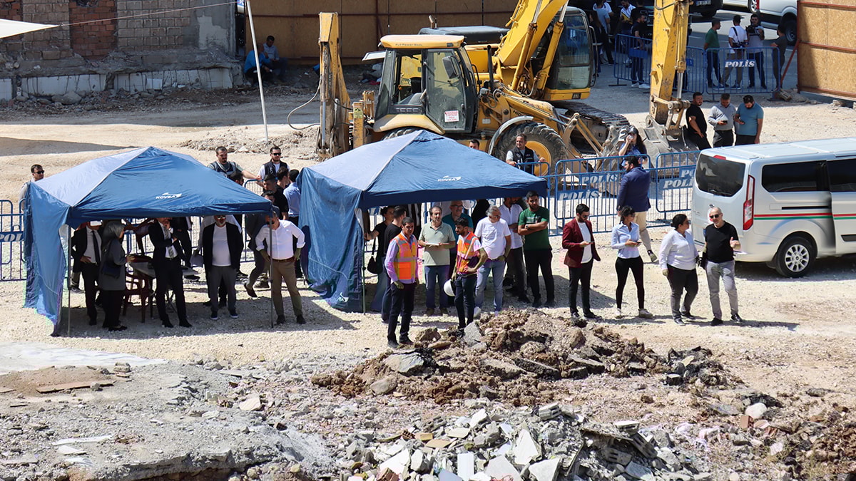Depremde tuzla buz olmuştu... İsias Otel'den yeniden karot alındı