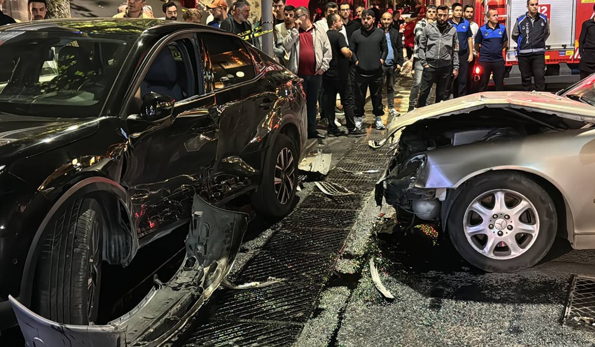 Çengelköy'de feci kaza: 1'i ağır 4 kişi yaralandı