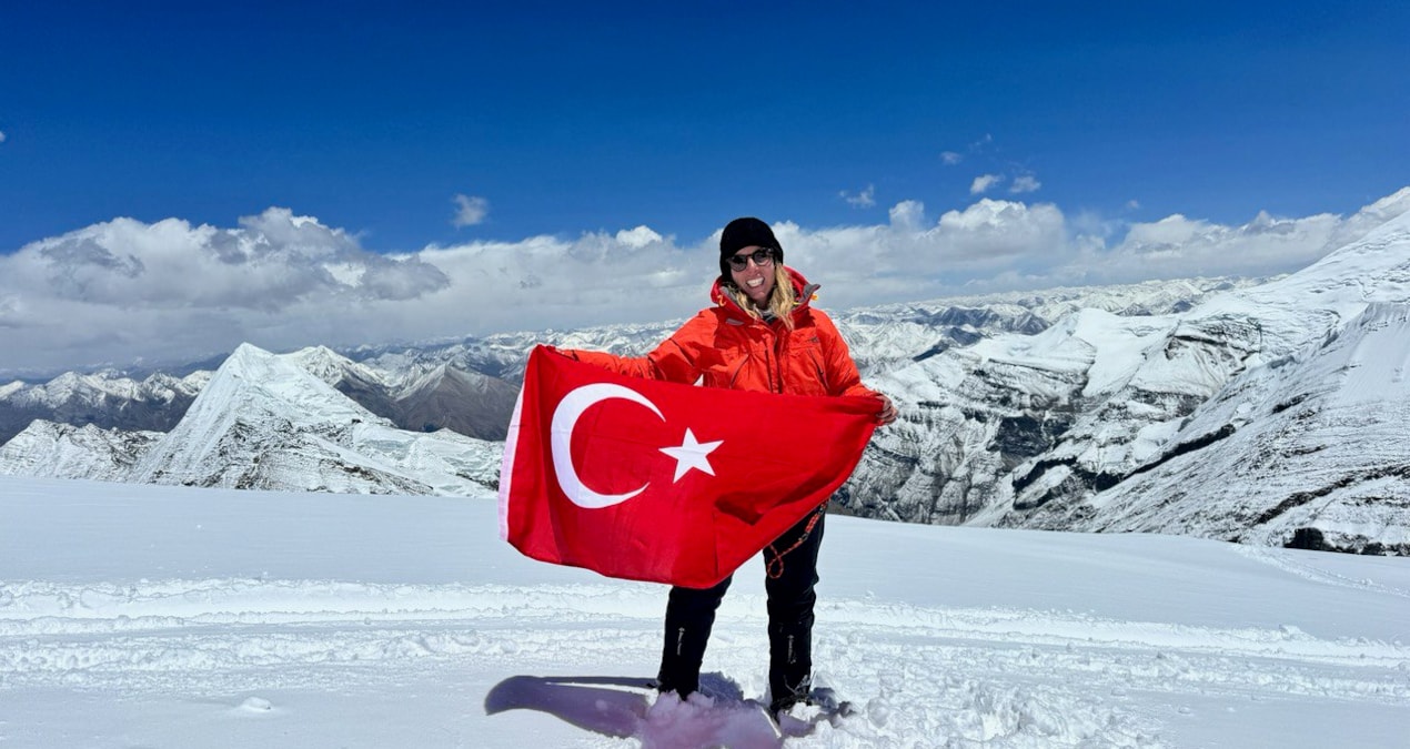 Deniz Kayadelen, Hudson Nehri’ni 7 saat 58 dakikada yüzerek Türkiye rekorunu kırdı