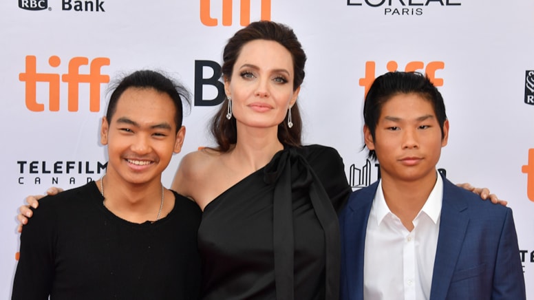 Angelina Jolie estetik cerrahlara koştu: En iyisini arıyor