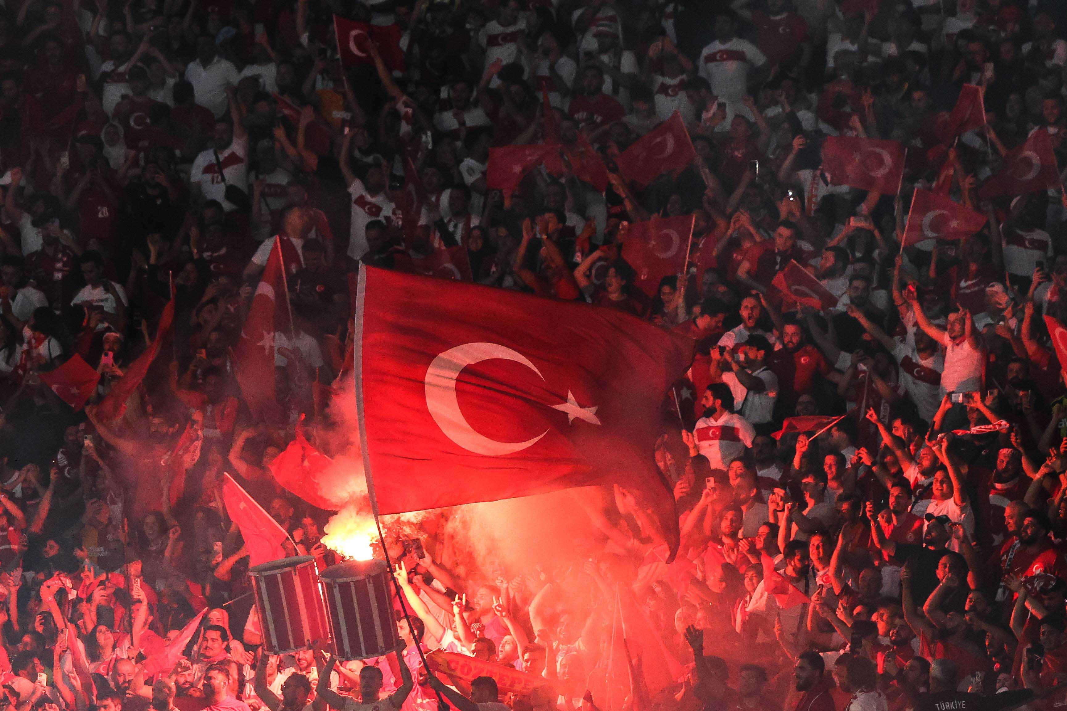 Türkiye-İzlanda maçının biletleri satışı çıktı