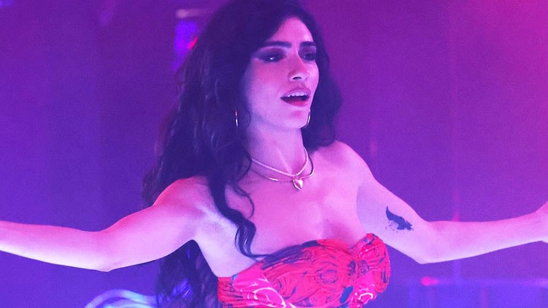 Hazar Ergüçlü'nün aşk hayatı dolu dizgin gidiyor