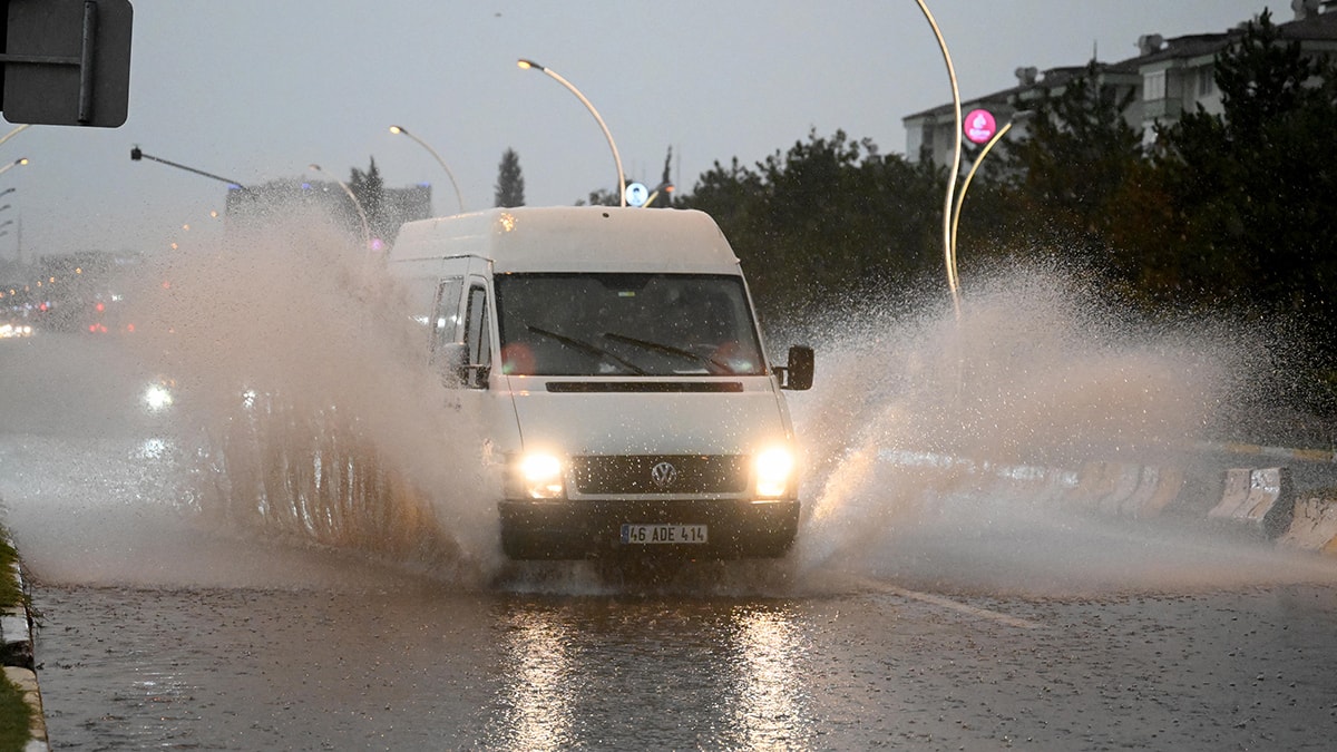 İki ili sağanak vurdu
