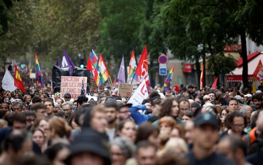 Macron'un başbakanı, Fransızları sokağa döktü
