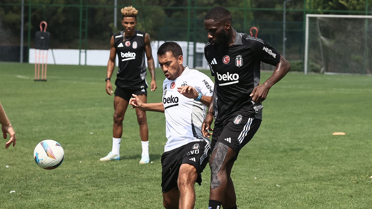 Beşiktaş’ın Trabzonspor deplasmanı planı: Van Bronckhorst’un ilk 11’i şekillendi
